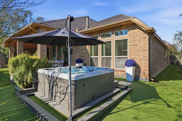 127 Deerchase Drive, Conroe, TX 77384