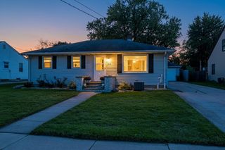 213 E 17TH STREET, Kaukauna, WI 54130