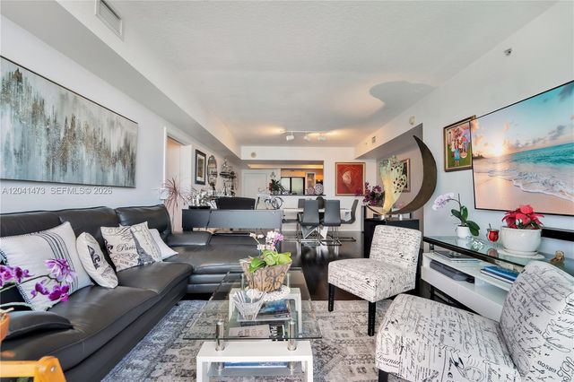 325 S Biscayne Blvd 3921, Miami, FL 33131