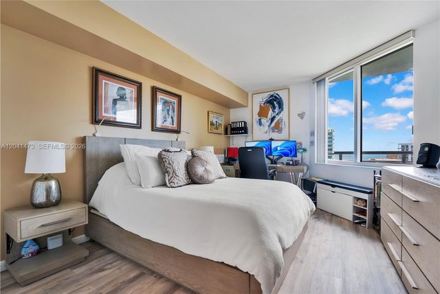 325 S Biscayne Blvd 3921, Miami, FL 33131