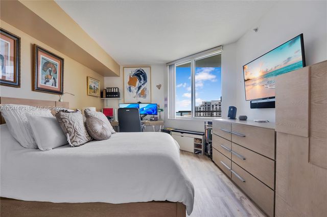 325 S Biscayne Blvd 3921, Miami, FL 33131