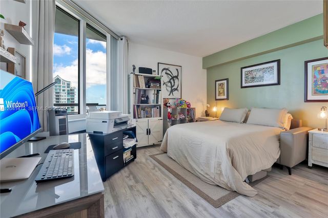 325 S Biscayne Blvd 3921, Miami, FL 33131