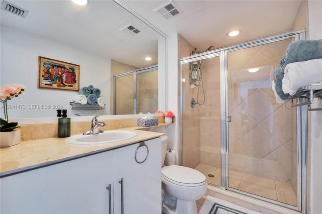 325 S Biscayne Blvd 3921, Miami, FL 33131