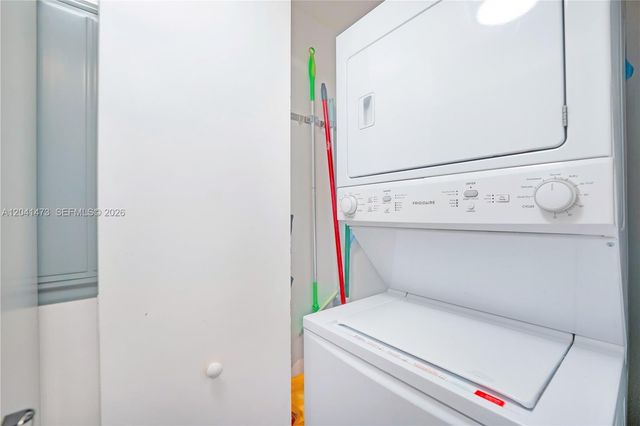 325 S Biscayne Blvd 3921, Miami, FL 33131