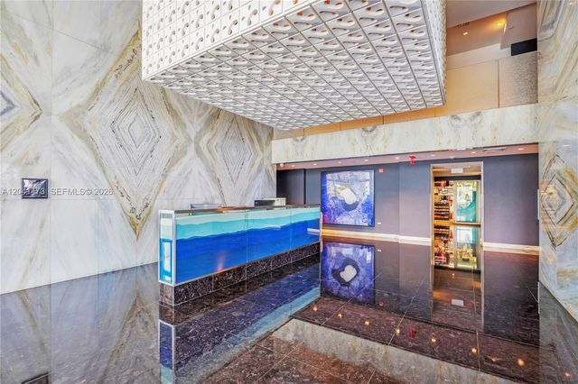 325 S Biscayne Blvd 3921, Miami, FL 33131