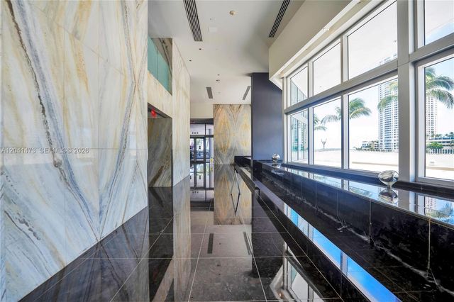 325 S Biscayne Blvd 3921, Miami, FL 33131