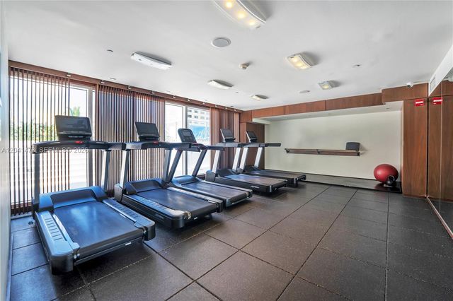325 S Biscayne Blvd 3921, Miami, FL 33131