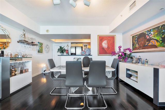 325 S Biscayne Blvd 3921, Miami, FL 33131