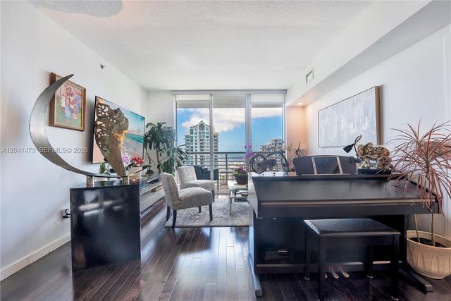 325 S Biscayne Blvd 3921, Miami, FL 33131