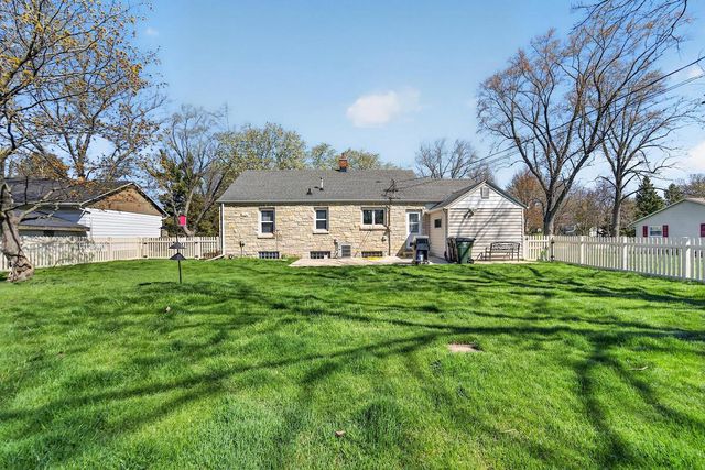 13707 Forest DRIVE, New Berlin, WI 53151