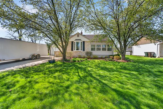 13707 Forest DRIVE, New Berlin, WI 53151