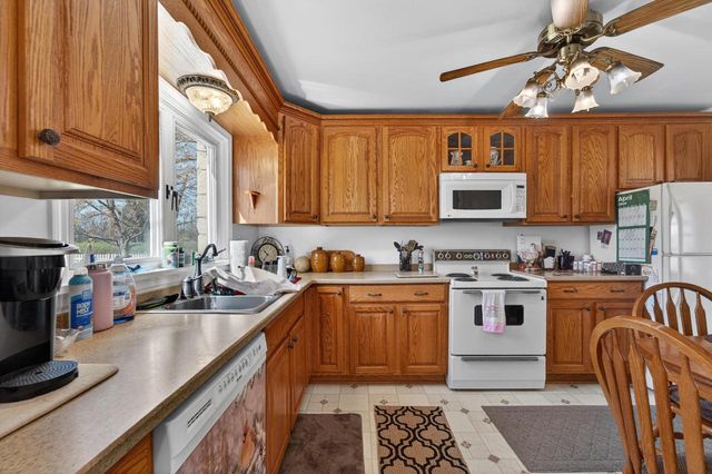 13707 Forest DRIVE, New Berlin, WI 53151