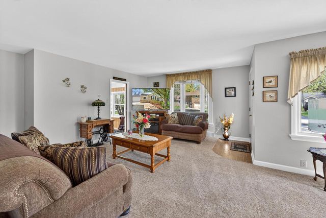 13707 Forest DRIVE, New Berlin, WI 53151