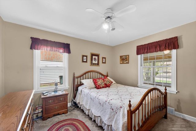13707 Forest DRIVE, New Berlin, WI 53151