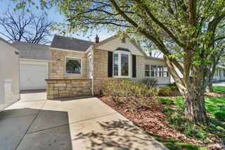 13707 Forest DRIVE, New Berlin, WI 53151