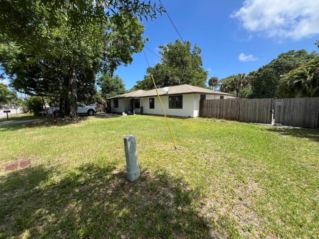 2008 S 30th Street, Fort Pierce, FL 34947