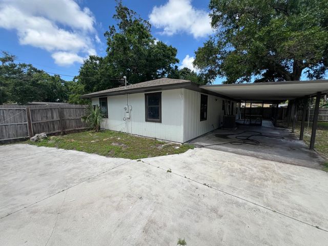 2008 S 30th Street, Fort Pierce, FL 34947