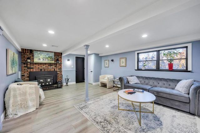 8 Barbara Lane, Jericho, NY 11753