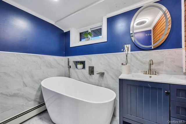 8 Barbara Lane, Jericho, NY 11753