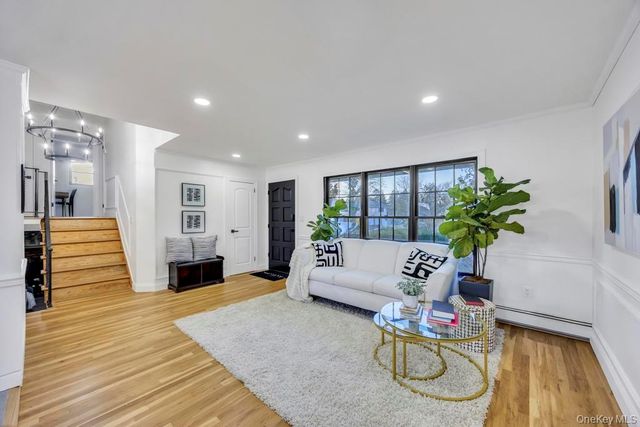 8 Barbara Lane, Jericho, NY 11753