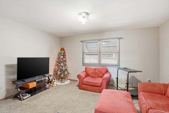 896 Jordan Circle, Schererville, IN 46375