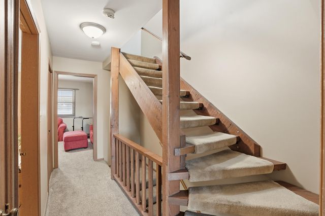 896 Jordan Circle, Schererville, IN 46375