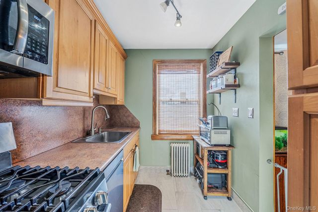 16 Edwards Street 3G, Roslyn Heights, NY 11577