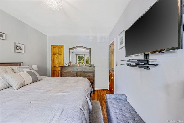 16 Edwards Street 3G, Roslyn Heights, NY 11577