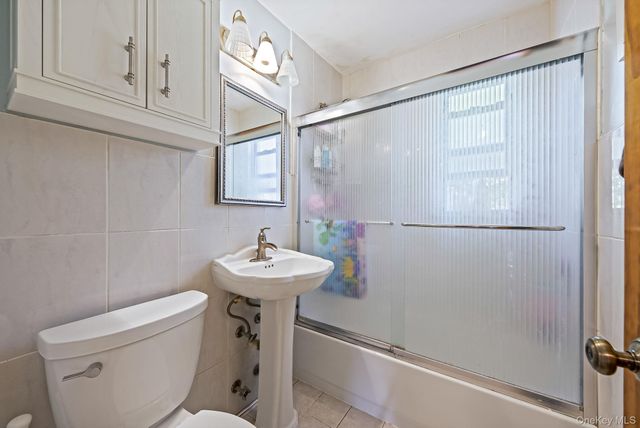 16 Edwards Street 3G, Roslyn Heights, NY 11577