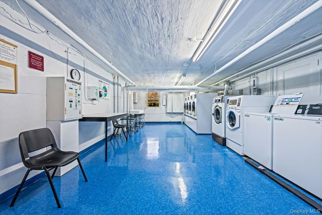 16 Edwards Street 3G, Roslyn Heights, NY 11577