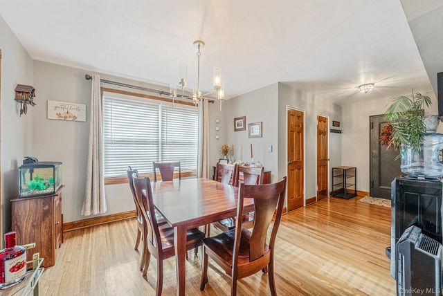 16 Edwards Street 3G, Roslyn Heights, NY 11577