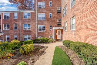 16 Edwards Street 3G, Roslyn Heights, NY 11577