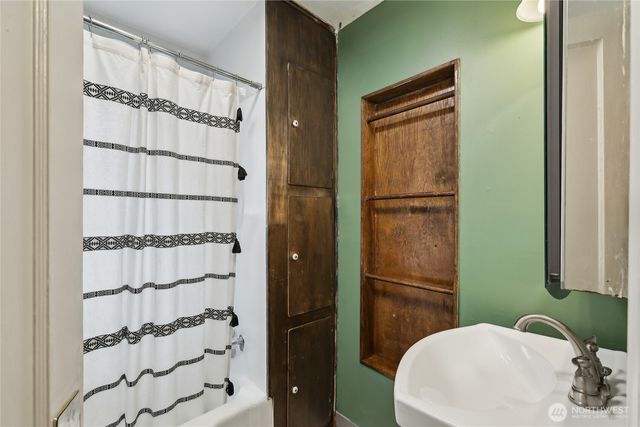 1309 S 208th Street, Des Moines, WA 98198