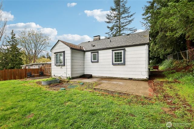 1309 S 208th Street, Des Moines, WA 98198