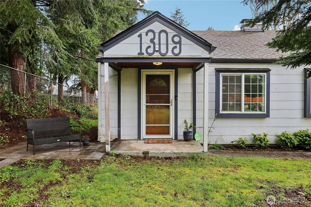1309 S 208th Street, Des Moines, WA 98198