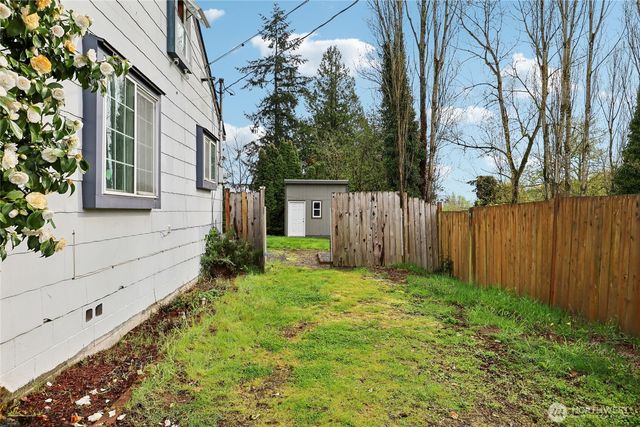 1309 S 208th Street, Des Moines, WA 98198