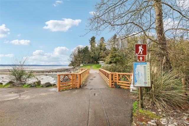 1309 S 208th Street, Des Moines, WA 98198