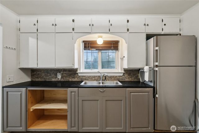 1309 S 208th Street, Des Moines, WA 98198