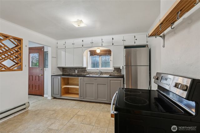 1309 S 208th Street, Des Moines, WA 98198