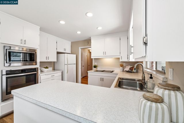 1103 Larch Avenue, Moraga, CA 94556