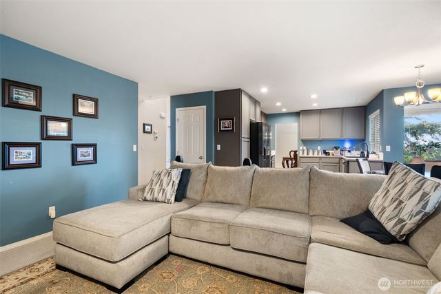 4851 NW Walgren Drive, Silverdale, WA 98383