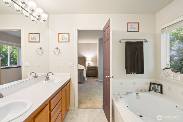 4851 NW Walgren Drive, Silverdale, WA 98383