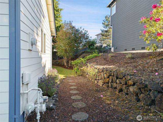 4851 NW Walgren Drive, Silverdale, WA 98383