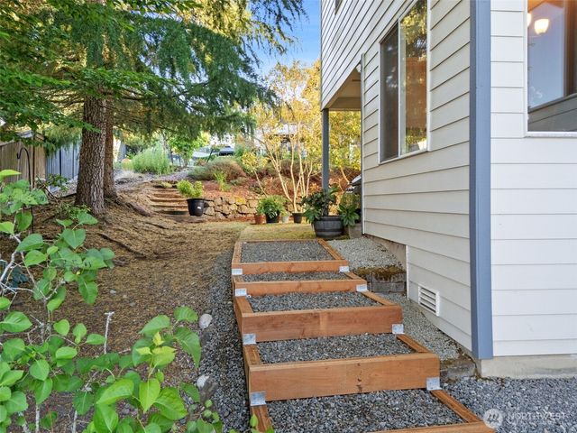 4851 NW Walgren Drive, Silverdale, WA 98383