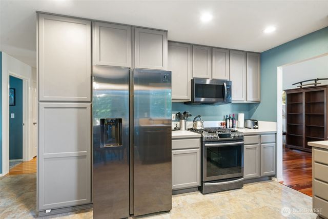 4851 NW Walgren Drive, Silverdale, WA 98383