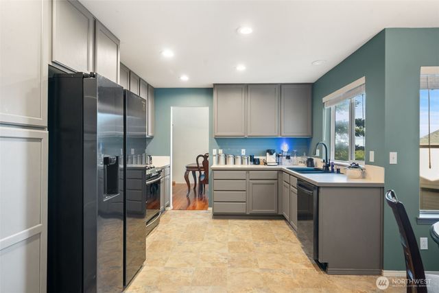 4851 NW Walgren Drive, Silverdale, WA 98383