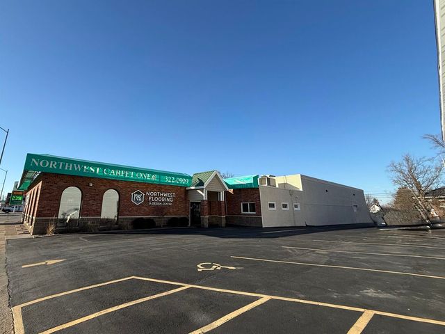 1546 W Locust Street, Davenport, IA 52804