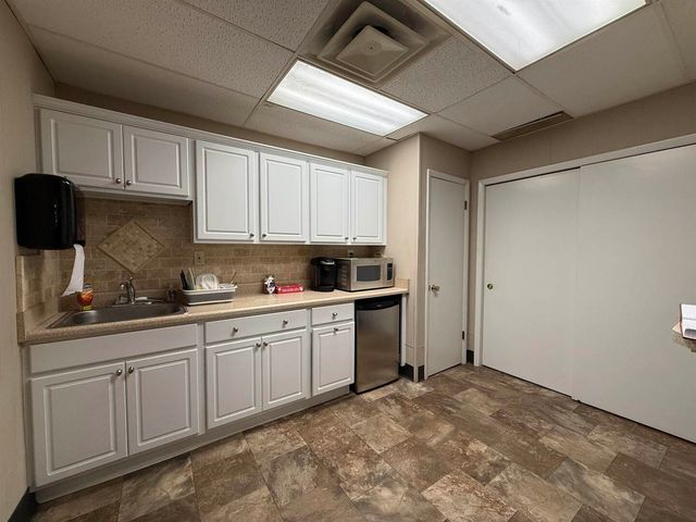 1546 W Locust Street, Davenport, IA 52804