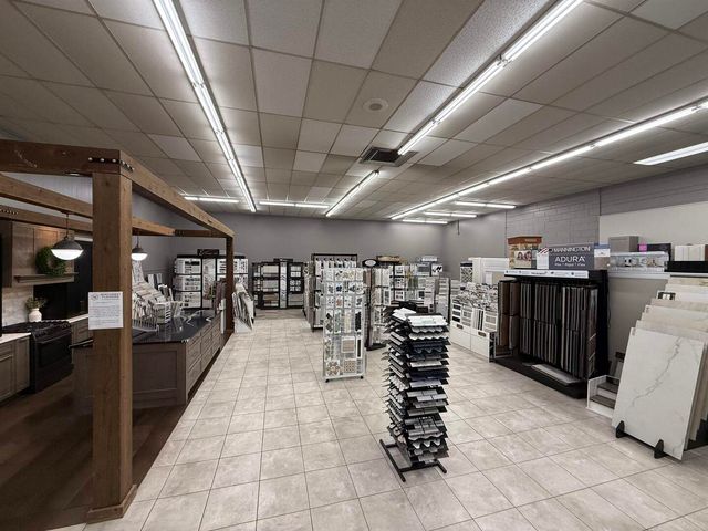 1546 W Locust Street, Davenport, IA 52804