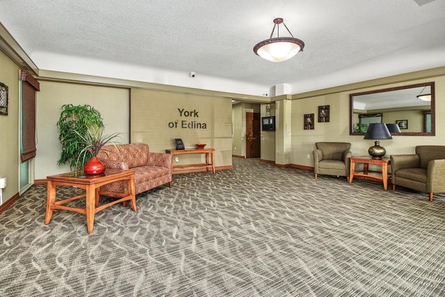 6450 York Avenue S 516, Edina, MN 55435